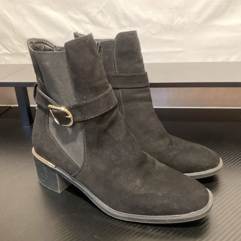 Liz Claiborne Women's Ellison Block Heel Chelsea Boots Size 10 Pre-owned